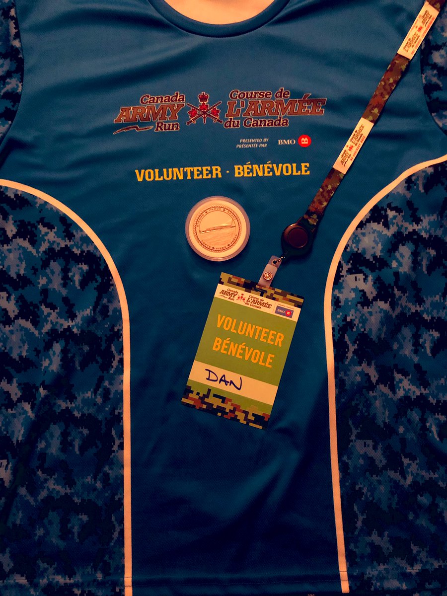 ottpak's tweet photo. I admit on Racemas eve I have FOMO as I’m not in #ArmyRun this year, but I had the pleasure of volunteering at kit pickup & saw many friends. I did get a special coin as a volunteer. Good luck all! #EarnTheBling hydrate well. I’ll be cheering somewhere. https://t.co/l9VkGnngVB