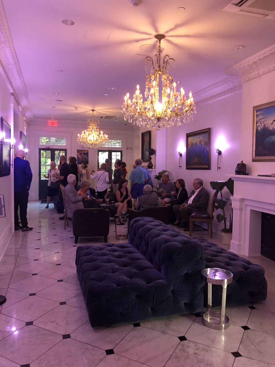 C2CCollector's tweet photo. Royal 👑 Frenchmen 🏨 https://t.co/lAXRwuYWtB