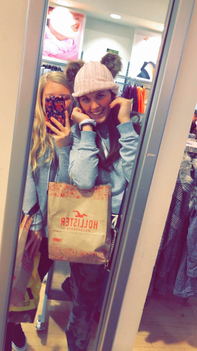 macifoster_'s tweet photo. happy birthday Tabatha!!🎉 I miss your crazy self🤗 can’t wait to come watch you kill it on the court, have the best night ever🤪 love you💛 @tabbyklem_ https://t.co/rw7tBvjkbZ