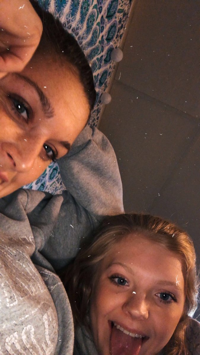 macifoster_'s tweet photo. happy birthday Tabatha!!🎉 I miss your crazy self🤗 can’t wait to come watch you kill it on the court, have the best night ever🤪 love you💛 @tabbyklem_ https://t.co/rw7tBvjkbZ