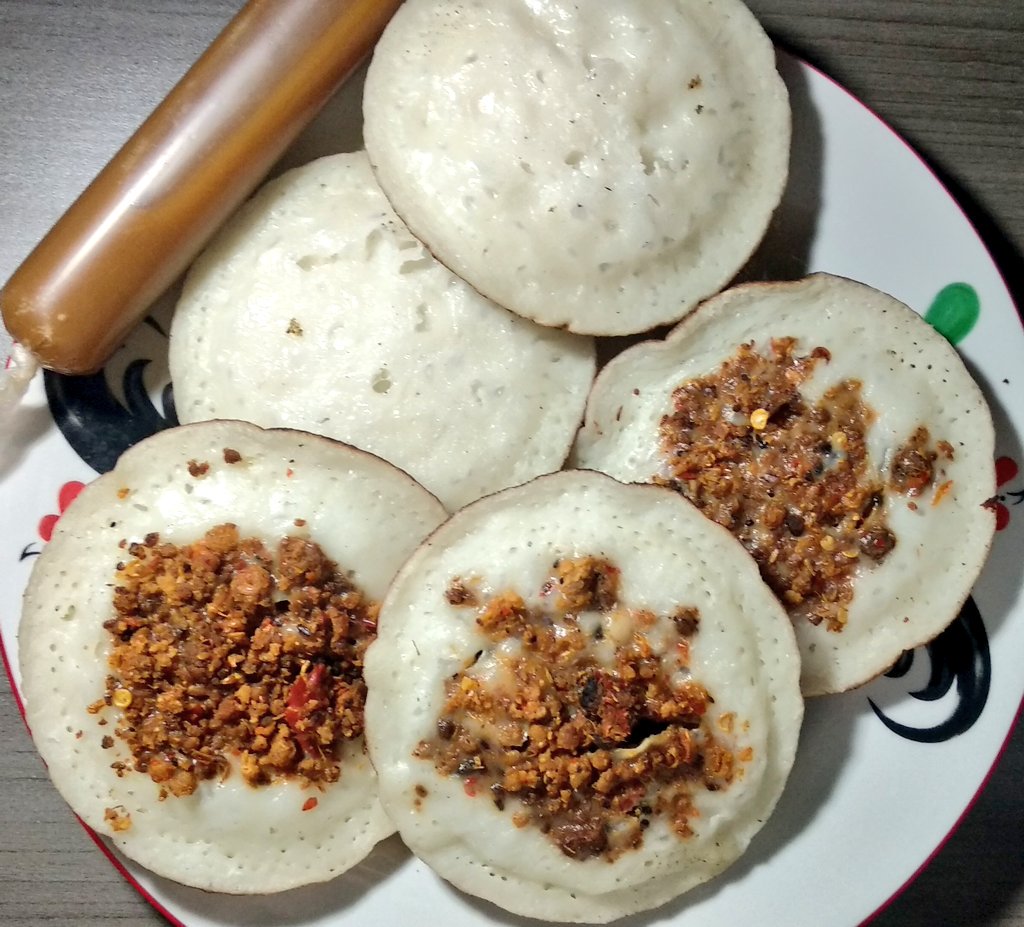 kulinerbgr's tweet photo. Serabi oncom + serabi kinca
Lokasi depan masjid Ar-Rahman Jl Bangbarung
Buka jam 5.30 - 8.30
Harga: 4rb/bh
#kulinerbgr #daharbae https://t.co/Vs5akuumfW