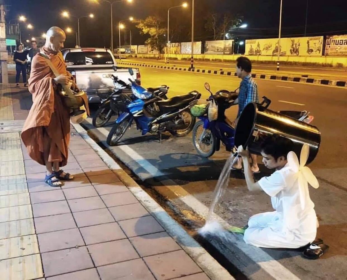 แปปนึงนะครับ...

เจ้ากรรมนายเวรเยอะ