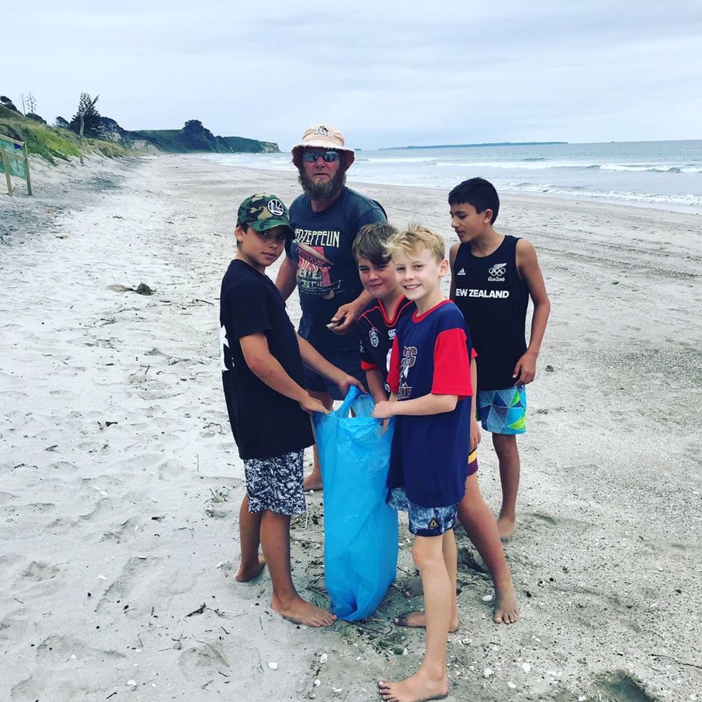 COMMONWEALTHOC1's tweet photo. Capturing some participants in a New Zealand beach clean up. This coast line faces the South Pacific Ocean region, often plastic and debris washes in #commonwealthocean https://t.co/pkSsKsL4tL