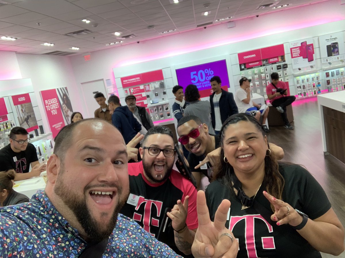 TJMartinez1000's tweet photo. OK DELICIOUS food alert!!! @jomilpr wins the tastiest dish of the weekend with his arroz con gandules... This dish was full at some point #HHM #BeYou #BAMily Team Westlake rockin’ iPhone Launch!!! https://t.co/pf9XXhInzw