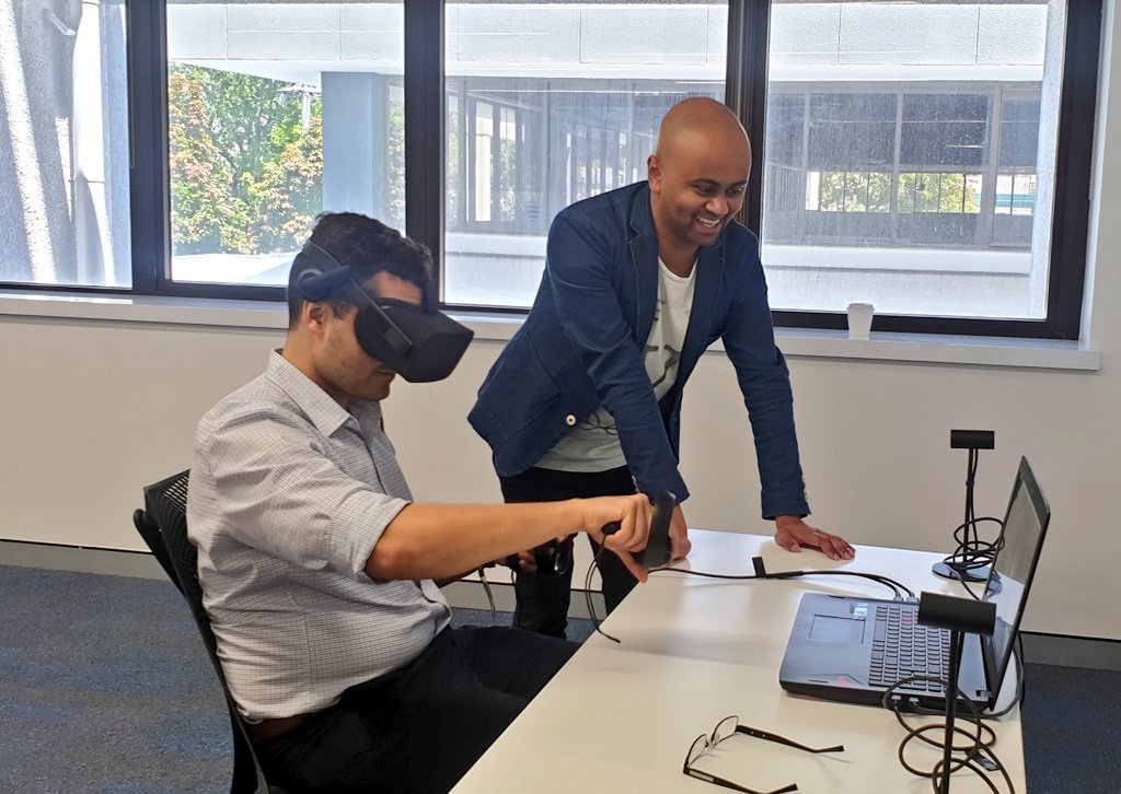 ACRRM's tweet photo. Students loving the virtual reality in medicine workshop at #RHS19 run by @VantariVr @yourAMSArural https://t.co/5250ECszrn