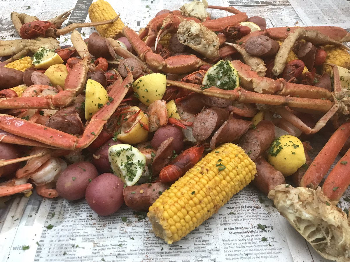 Lee_Cheeks's tweet photo. Chargrilled Oysters & Lowcountry Boil
#lees421 #oysters #lowcountryboul https://t.co/t71njXVIyQ