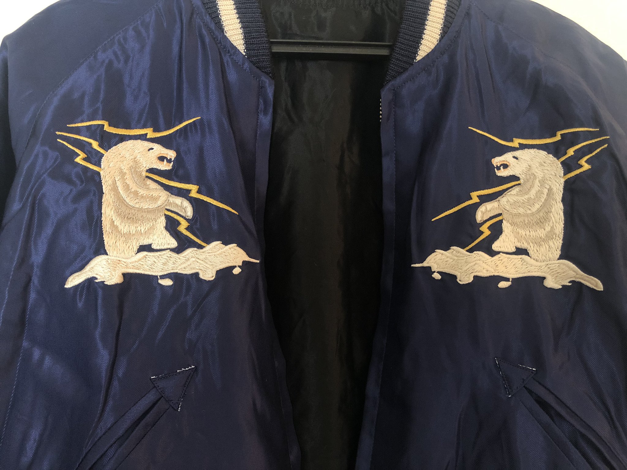 Kerberos テーラー東洋とbeamsコラボのスカジャンをゲットしたので見てほしい 柄が最高にかわいい 犬ぞり 謎のクマ ということで勝手にザ テラースカジャンと呼ぶことにきめました キッズサイズだから小柄なわたし