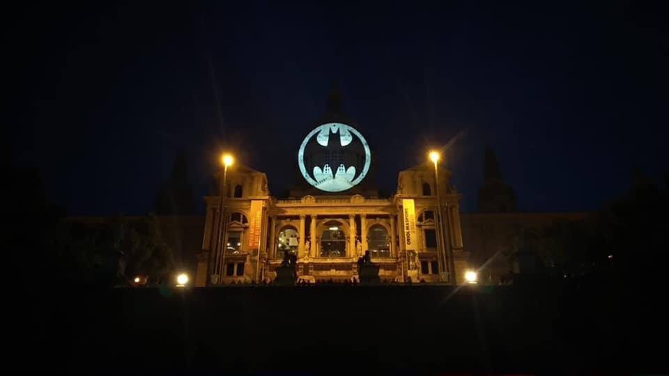 CineFX_Oficial's tweet image. Hoy en el #BatmanDay la batí-señal se activó en diferentes partes del mundo 🦇 

La primera imagen corresponde aquí en México.  🇲🇽