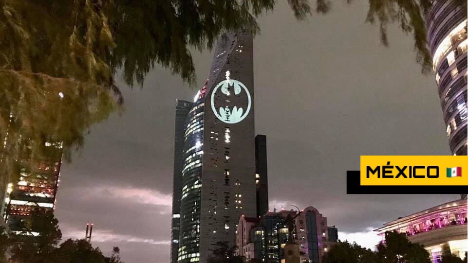 CineFX_Oficial's tweet image. Hoy en el #BatmanDay la batí-señal se activó en diferentes partes del mundo 🦇 

La primera imagen corresponde aquí en México.  🇲🇽
