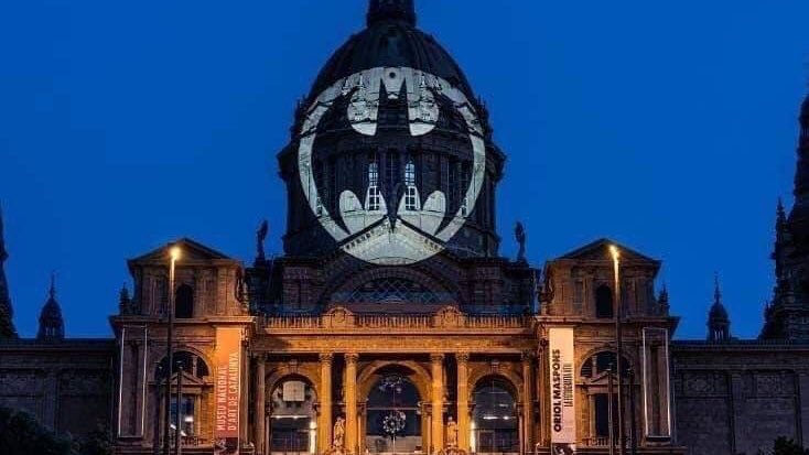 CineFX_Oficial's tweet image. Hoy en el #BatmanDay la batí-señal se activó en diferentes partes del mundo 🦇 

La primera imagen corresponde aquí en México.  🇲🇽