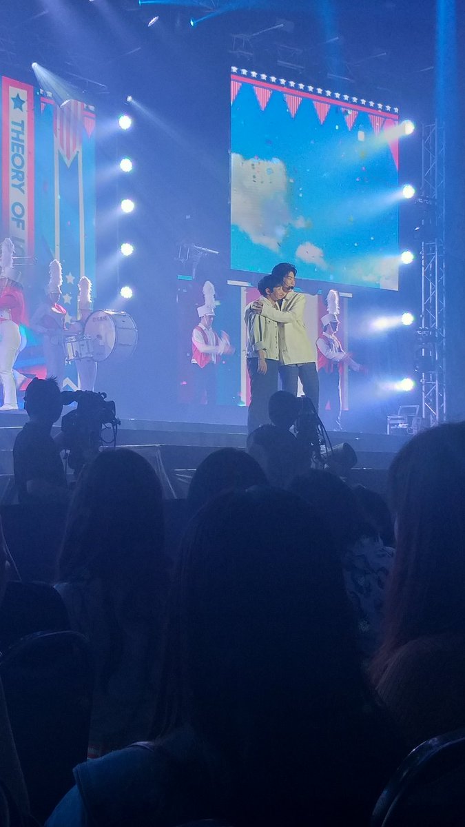 Mammie_Chantha's tweet image. ดีใจ ภูมิใจ ปลื้มใจมากที่ได้มาเป็นกำลังใจเล็กๆในวันแห่งความสำเร็จของทั้งสองคนที่พากันก้าวเดินมาด้วยกันจนถึงวันนี้ จับมือกันและพากันก้าวไปข้างหน้าแบบนี้ไปตลอดนะ ภูมิใจมากคับที่ได้เป็นเบบี๋ @off_tumcial  @AtthaphanP รักนะคับ💚💚
#ออฟกัน 
#FUNTASTICBABII