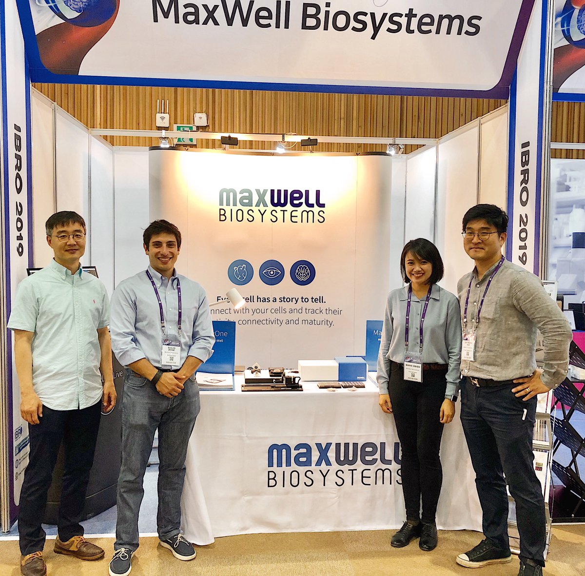 mxwbio's tweet image. First exhibition day of IBRO2019 in Daegu, South Korea! Having a blast meeting researchers and discussing about all the applications of #MaxOne and #MaxTwo. Meet us in booth 20 - @GiulioZ7, @engeleneo, Dr. Jin-young Kim, %  Prof. Hongsoo Choi #ephys @ibroSecretariat @NeurosciIBRO