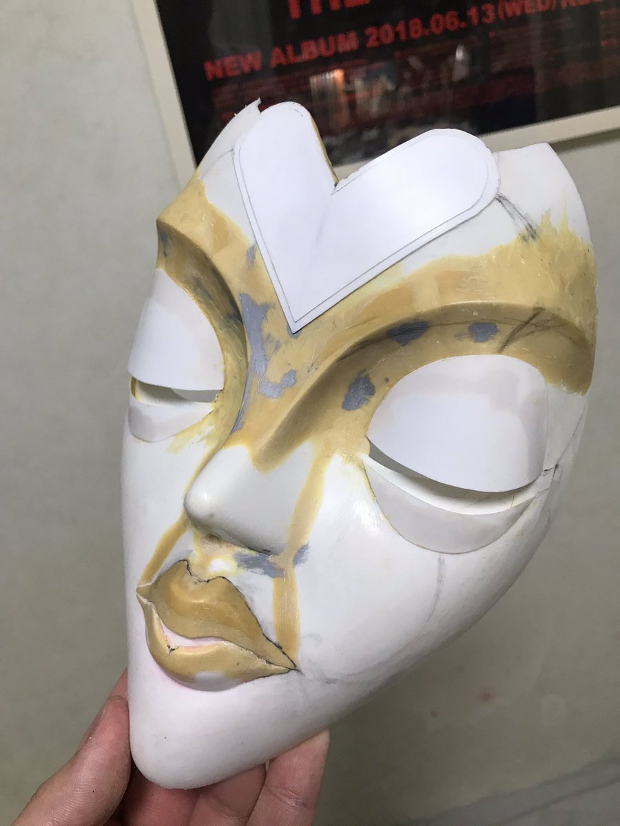 nanmindesu4's tweet photo. 友人から百均マスクをモンストのシュリンガーラにして欲しいとの依頼があったのでとりあえずできる限りの技術をすべてブチ込みました。いうてパテ盛ってプラ板貼って塗装するだけのお手軽作業なんですけどね（3ヶ月かかった。） https://t.co/wKMoUOKcoR