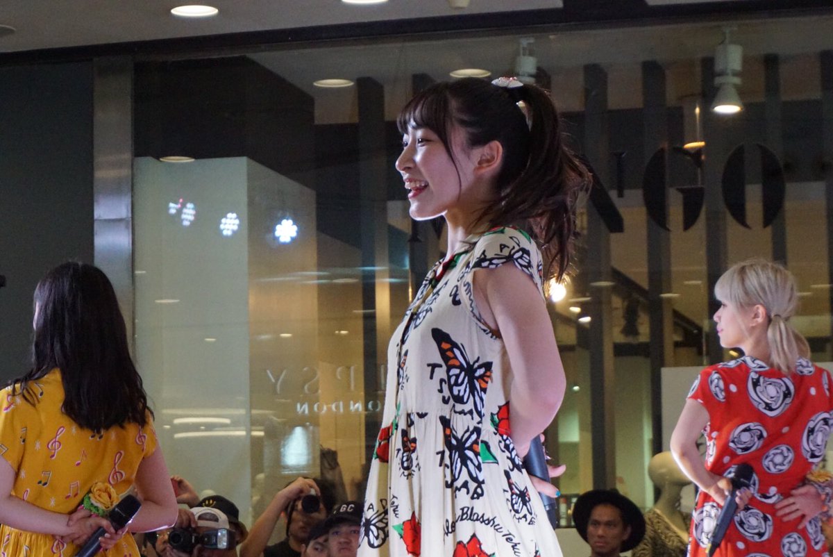 h_hzr_h's tweet photo. ミルクス本物。
カメラ向けたら決めてくれるマリオンちゃん。
#MILCS #ミルクス本物 #asianidolmusicfest https://t.co/GDixLjgrm6