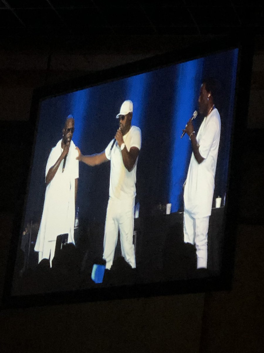 nickygou32's tweet photo. Hangin with the BOYZ tonight!! @BoyzIIMen  #ABCBBD https://t.co/DAlLxhJV7a