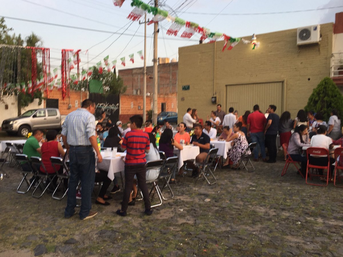 SeattleColonia's tweet photo. Así festejamos las #FiestasPatrias en la Colonia Seattle en Zapopan.

Así, unidos y con la participación activa de todos y todas, lograremos rescatar y mejorar la calidad de vida en nuestra Colonia a pesar de la indiferencia de @PabloLemusN https://t.co/NYNCMwUqVo