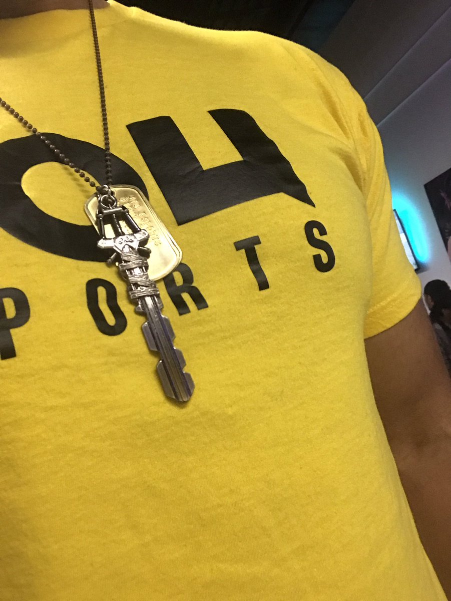 4o4esports's tweet photo. Much thanks to @BossJuic3 for the Fenir keyblade from TGS! All time favorite keyblade from the entire KH series! ๐๐ฝ ๐ฅ โ๏ธ https://t.co/qDGo7VUHtE
