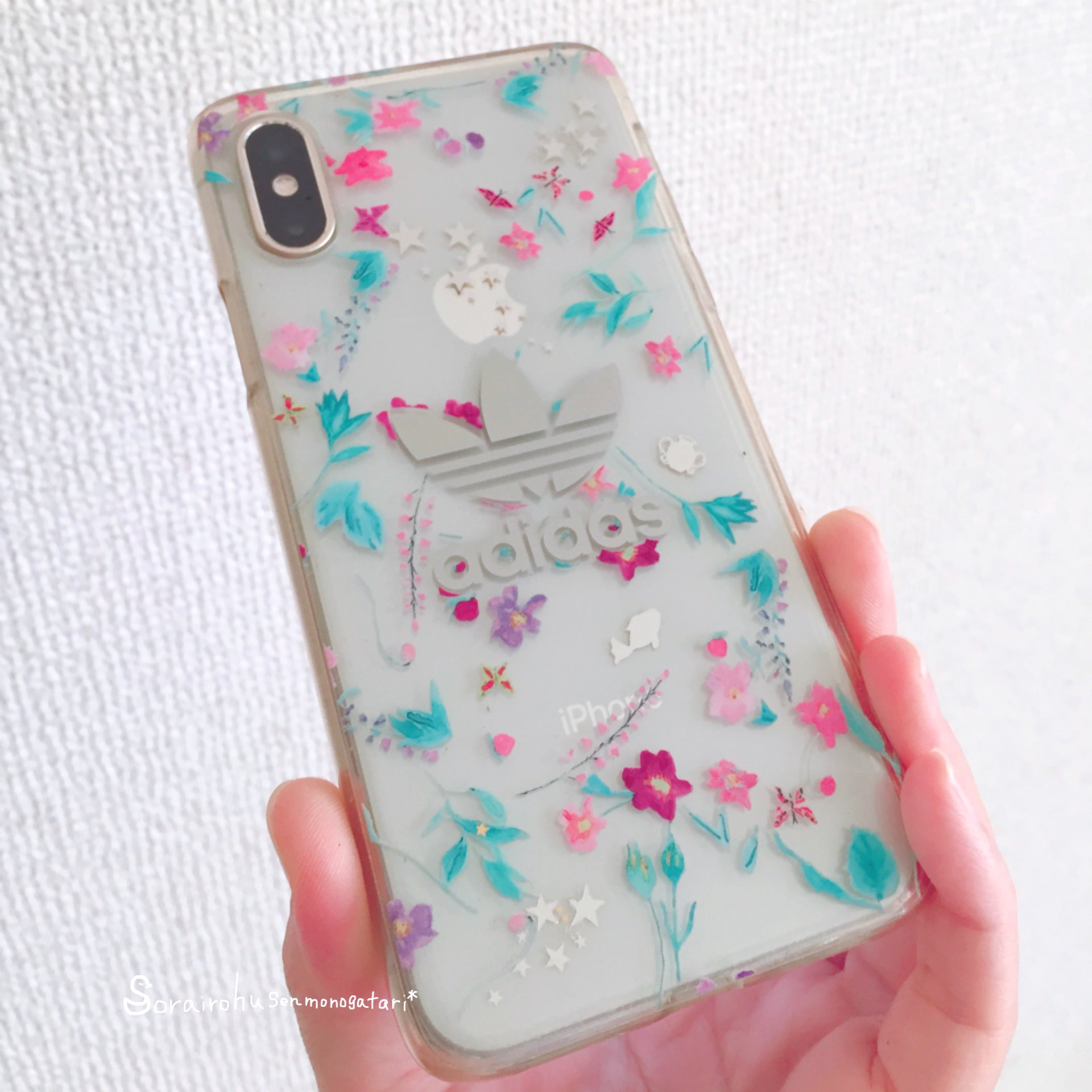 Sasa A Twitter ダイソーの星座の転写シール 剥がれるのでスマホケースの裏から貼ったら アディダスのロゴのシルバーとも合っていい感じ Sasa A Twitter ダイソーの星座の転写シール 剥がれるのでスマホケースの裏から貼ったら アディダスのロゴのシルバーとも合っていい感じ