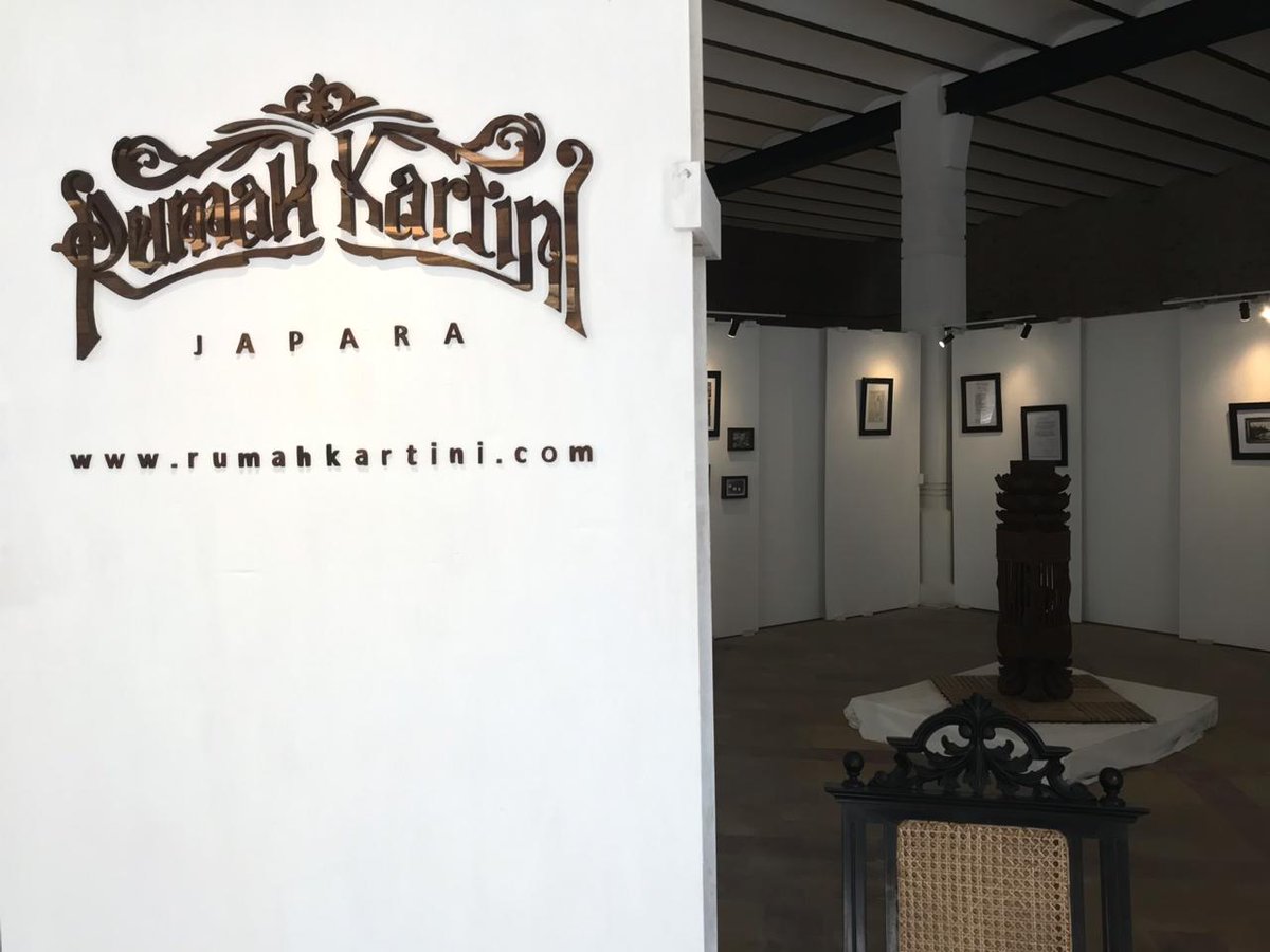 Rumah Kartini (@rumahkartini) on Twitter photo Beberapa karya seni ukir dan batik yang berhubungan dengan Mbah Kartini juga kami bawa untuk mengenalkan Japara kepada wisatawan lokal maupun mancanegara di acara <a href="/festkotalama/">Festival Kota Lama</a> semarang. Beberapa karya seni ukir dan batik yang berhubungan dengan Mbah Kartini juga kami bawa untuk mengenalkan Japara kepada wisatawan lokal maupun mancanegara di acara <a href="/festkotalama/">Festival Kota Lama</a> semarang.