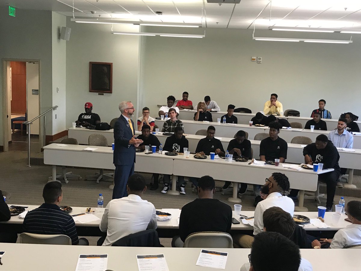 Dr. Andrew Hamilton, closes the SMI Retreat presenting on “Overcoming the Fear of Failure.” #SMI, #studentsuccess, <a href="/studentsuccess/">Collaborative for Student Success</a>, <a href="/uncg/">UNCG</a>findyourway, @uncg