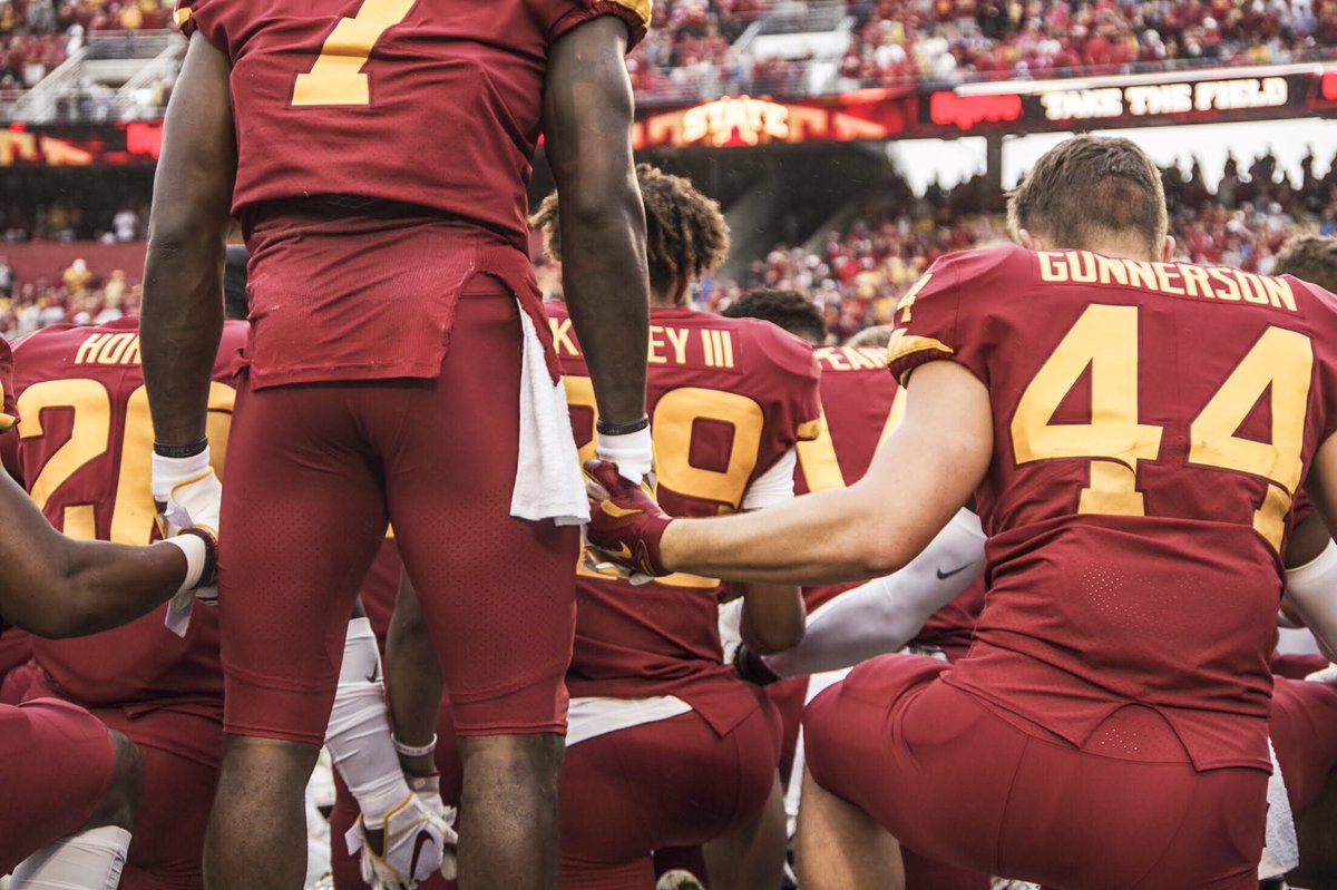 JacquelineCord's tweet photo. My favorite moments to photograph during football are moments like these: https://t.co/Z21C1oMQ9P