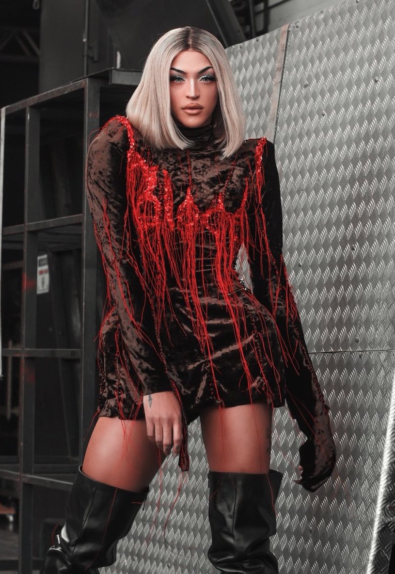 wtfnrobin's tweet photo. Perrie Edwards and Pabllo Vittar are the same person, I have proof ‼️@littlemix @pabllovittar https://t.co/xPufCKIlcj