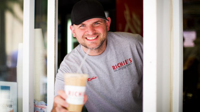 Know_Philly's tweet photo. Richie’s Celebrates 50th Anniversary by Giving Back @iloverichies
Link: https://t.co/7ux1bvaWJn
Author: @aliciageigel_
#richies #Temple #TempleU #Philly #KnowPhilly https://t.co/XzugooFEUr