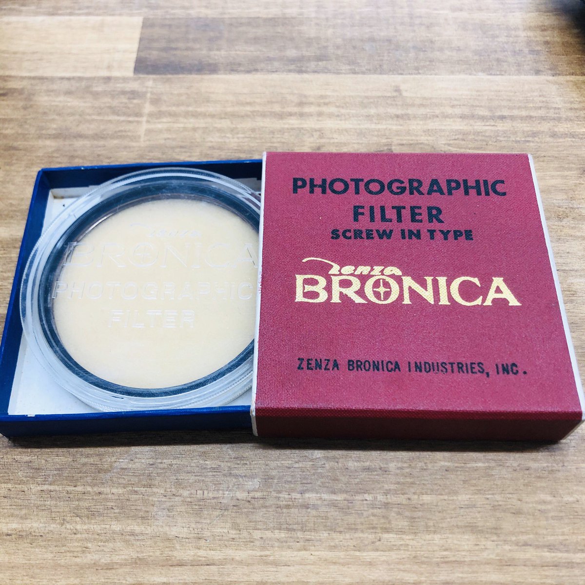 tokyocamera1st's tweet photo. ちょっと珍しいフィルターなど
#canon #bellhowell #bronica https://t.co/y4z9qbzxPF