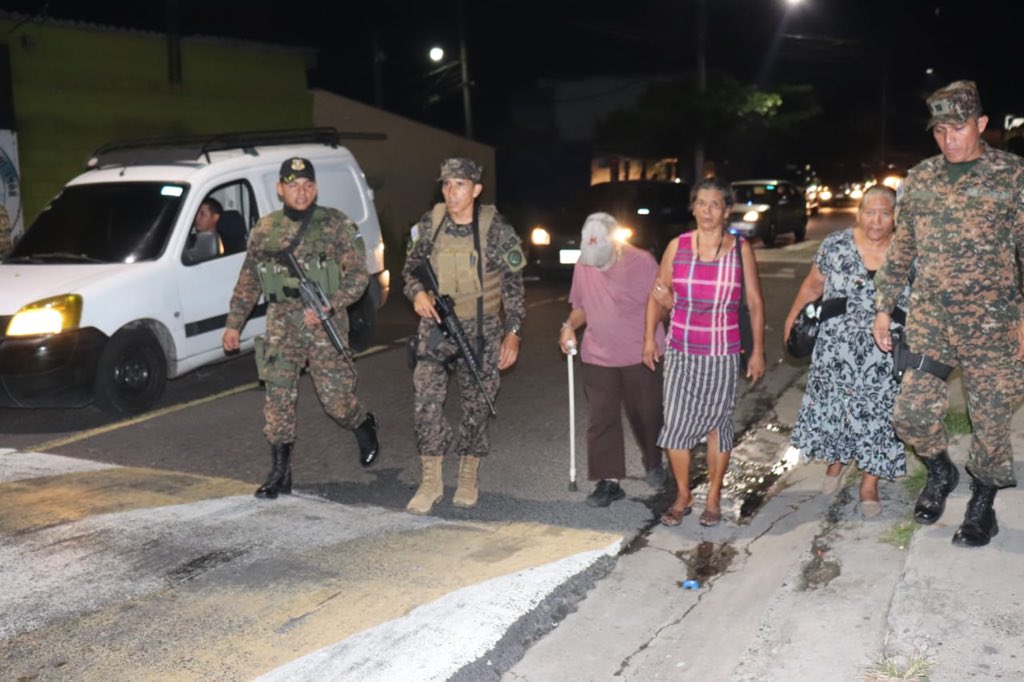 merino_monroy's tweet photo. Patrullando en Ciudad Delgado y Milingo, para llevarle tranquilidad a la población. https://t.co/ir1vvhZPSD