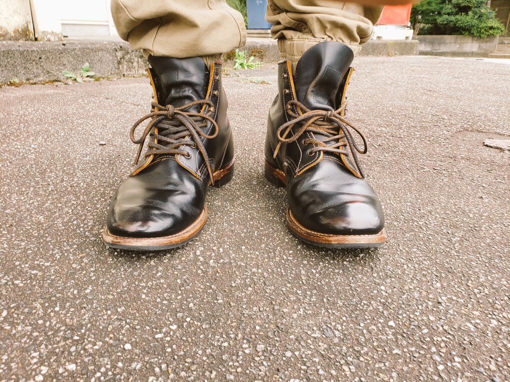 REDWING 本日のRWは9060フラットボックスです。爪先が擦れて茶芯が少し
