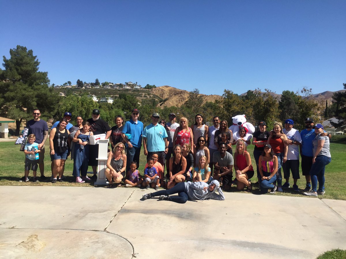 gigi650307's tweet photo. What a great team we have! D3 Picnic #Easterseals #OneTeam #CVSHealth https://t.co/VtnbgJ6pNS