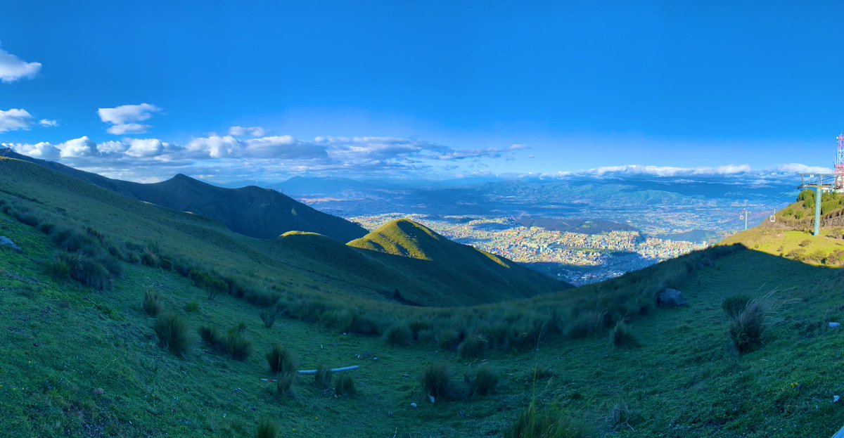KristineVang97's tweet photo. 14th adventure: took to the TelefériQo to ascend 12,943 ft on one of the highest aerial lifts in the world. Looked down on the beautiful town of Quito https://t.co/LMA9tSBT7D