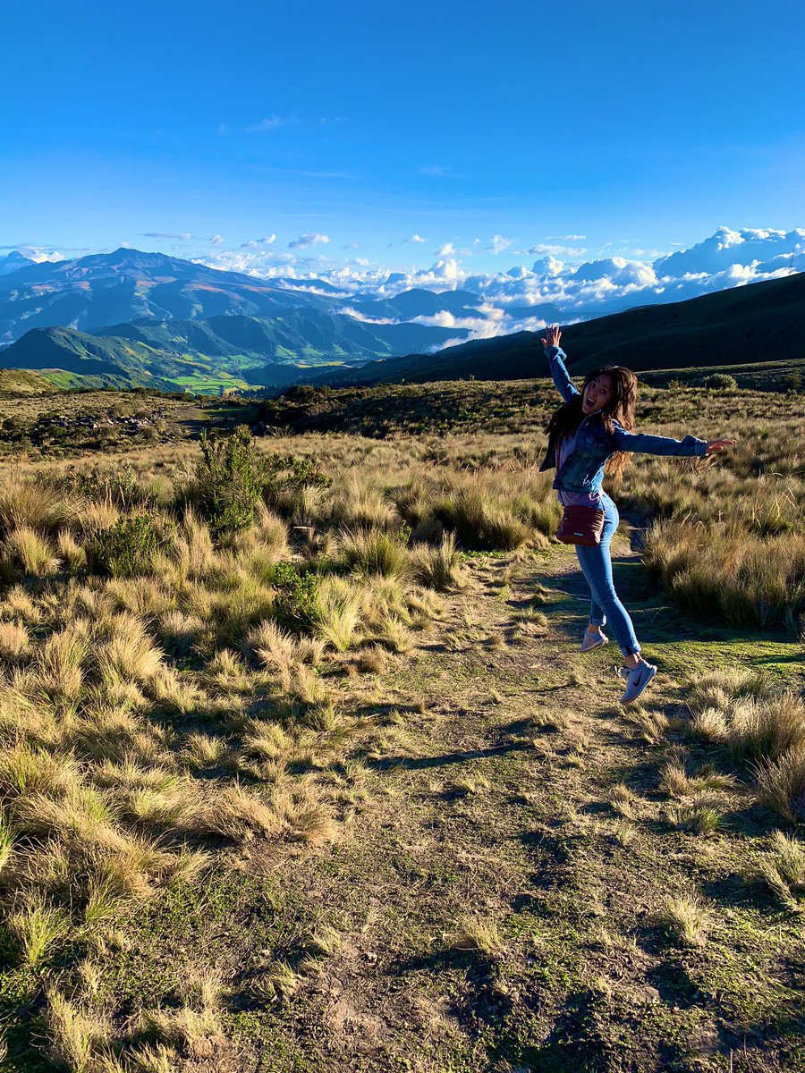 KristineVang97's tweet photo. 14th adventure: took to the TelefériQo to ascend 12,943 ft on one of the highest aerial lifts in the world. Looked down on the beautiful town of Quito https://t.co/LMA9tSBT7D