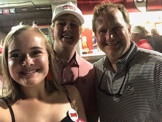 SCjohnparker's tweet photo. Awesome to see @myddieparker at halftime! https://t.co/CJTBnwa4HI https://t.co/7REWLvwJdU