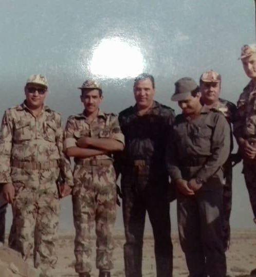 haythamabokhal1's tweet photo. المتني!
طلعوا له صورة مسخرة!
السيسي عندما كان يخدم في لواء إستطلاع  في السلوم عام 1990 
ده الموضوع قديم بقي...!!
#ميدان_التحرير
#ميدان_التحرير_الان
#ثوره_شعب
#ارحل_ياسيسي
#ارحل_يا_سيسي
#السويس https://t.co/HCOgaeiDeh