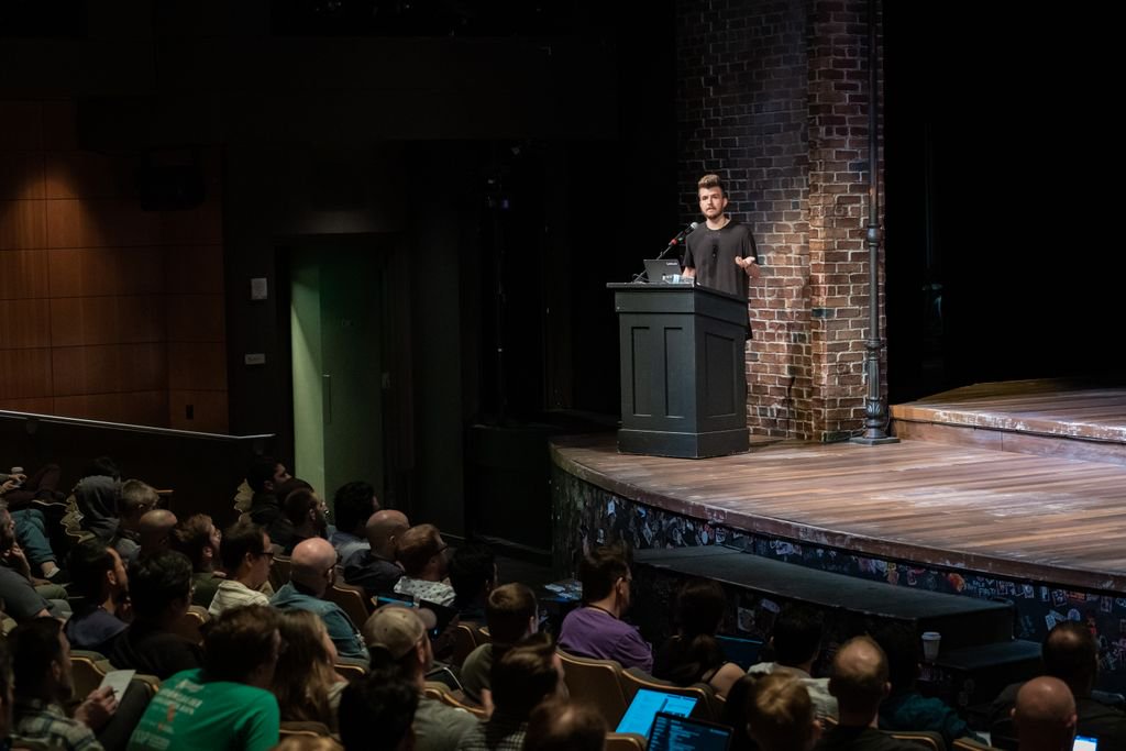 ChainReactConf's tweet image. #ChainReact2019 may have been our favorite one yet! Photos from this year&apos;s workshops, talks, and all the fun in between will be going live on Oct 1. Here&apos;s one of our favorites of @grabbou, co-founder of @callstackio, during his talk on the state of React Native tooling.