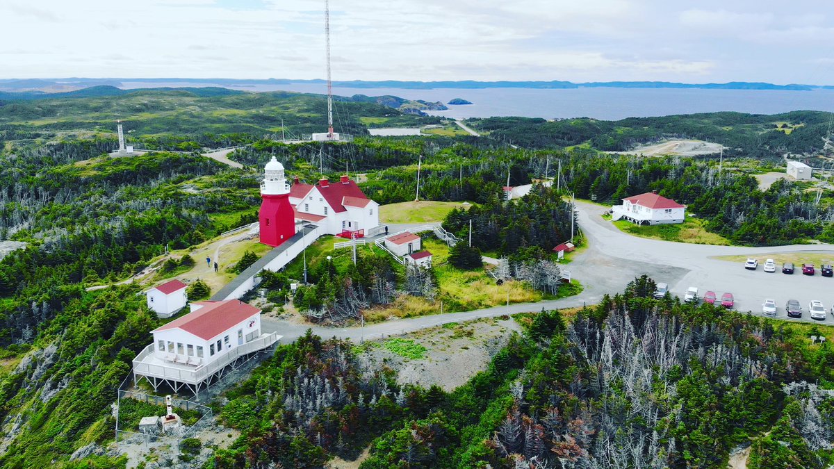 asterwiz's tweet photo. Long Point Lighthouse #summer #lighthouse #cliffs #shotondji #crowhead #twillingate #newfoundland #newfoundlandandlabrador #explorenl #canada https://t.co/8sX9XuehuH