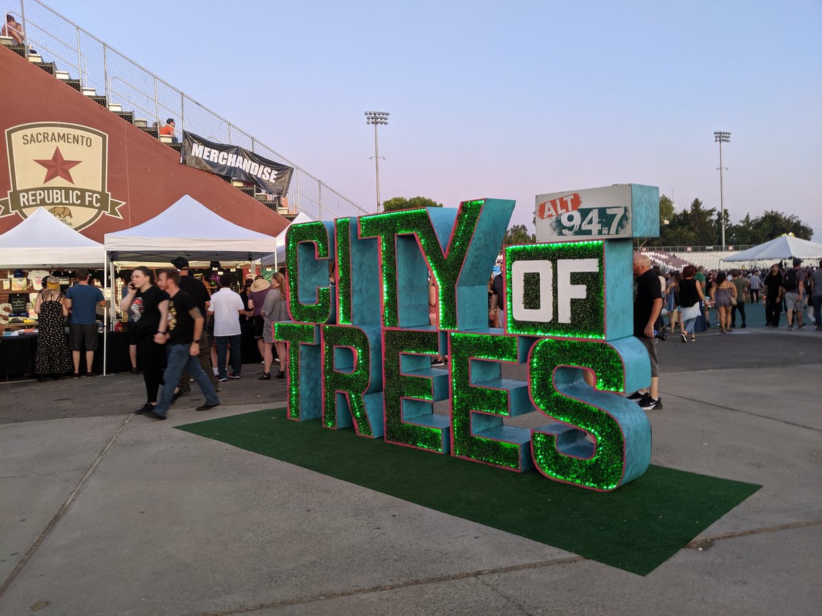 MisMarie's tweet photo. Closing out the summer βοΈπ³πΊ #COTfest #Sacramento https://t.co/OUlJO90Ph8
