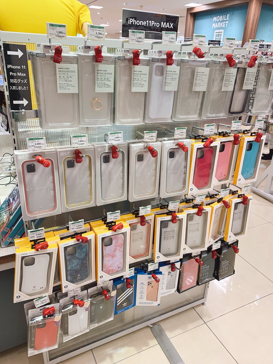 東急ハンズ博多店 V Twitter こんにちは ٩ W و 雨ですね ｽﾝ ところで皆さん Iphoneの新シリーズは手に入れましたか 博多店でもフィルムやケースの取り扱いを始めました 是非入れ替えた帰りにお立ち寄り下さいませ ˊ ˋ 東急