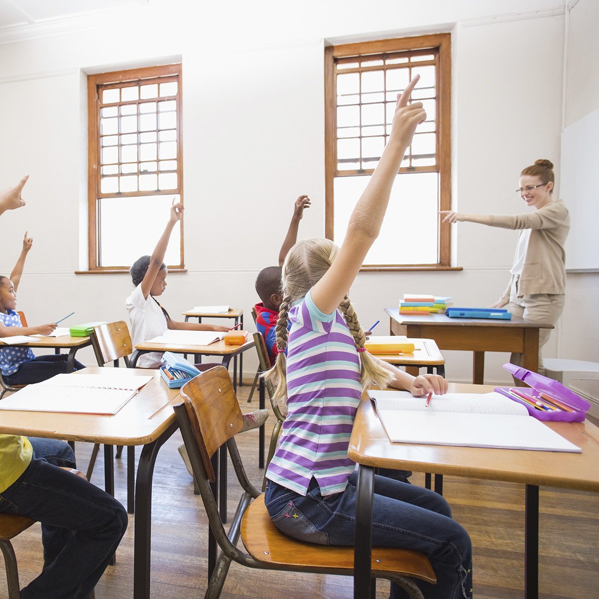 SCompartir's tweet photo. Trabajamos por lograr una escuela donde los docentes estén a la vanguardia de la educación y sepan transmitir sus conocimientos y valores a los jóvenes. 👨‍🏫👨‍🏫 https://t.co/ZzSFteBZ6s
