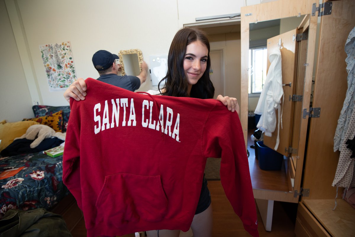 SantaClaraUniv's tweet photo. All moved in and officially Broncos!
Welcome home, Class of 2023!
🌴☀️🙌
View more photos: https://t.co/dAL5CGz5Xa
#LifeatSCU #GoBroncos https://t.co/41tDFFlteh