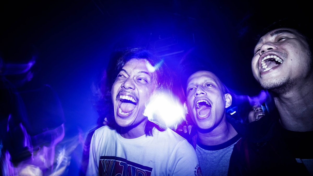 satuperempat_'s tweet photo. Manggung ASOI di @freak_gig tengah pekan kemarin - juga selamat buat #Reaksi yang rilis EP #GRUNCH di hajat yang sama.

Minggu ini ketemu lagi tgl 28 September di #Potsjam @rekamanpots!! 🔥

📸: @visualord https://t.co/bbVFVZmRCB