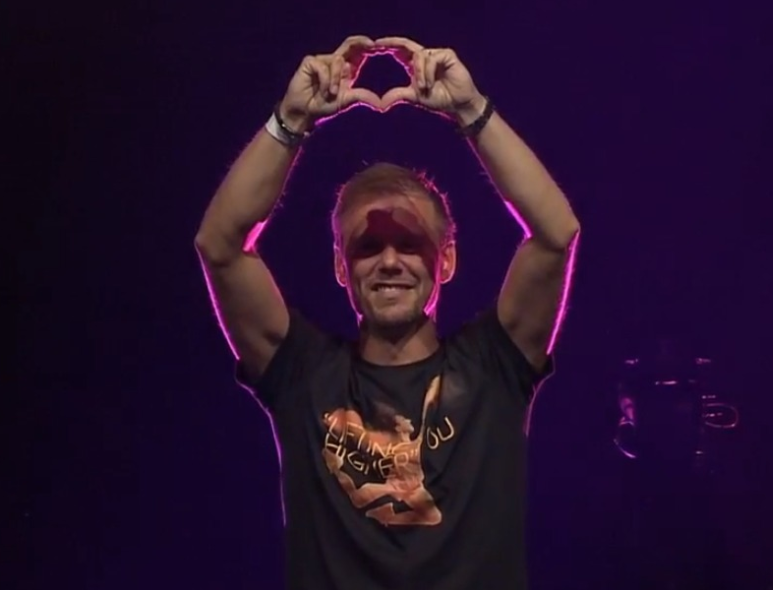 Chrisfected's tweet image. 🎉 First minute of my new year of life is starting with "OLÉ OLÉ OLÉ! ARMIN! ARMIN!" @arminvanbuuren. What an end of my 27's, I'm ready for the 28's. Thanks for this @Asot.

#ASOT900MX #ASOTMEX