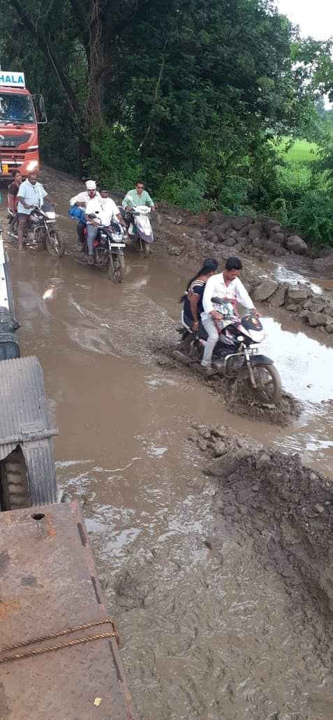 trimurthulujan1's tweet image. ma road ela undhi sir