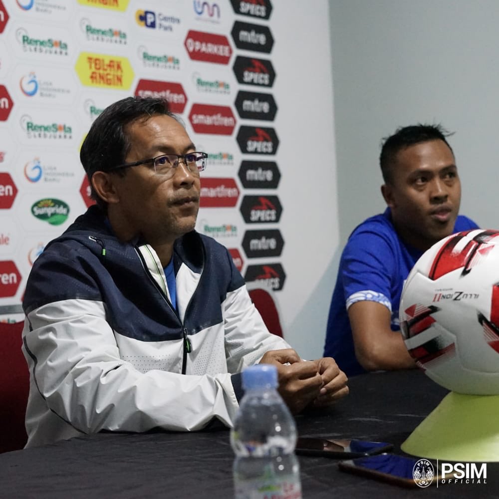 “Hanya satu kata yang saya sampaikan kepada pemain, insyaallah besok wajib menang. Kami ingin terus bersaing untuk bisa lolos delapan besar.”

#LaskarMataram #AYDK #SpiritOf1929
