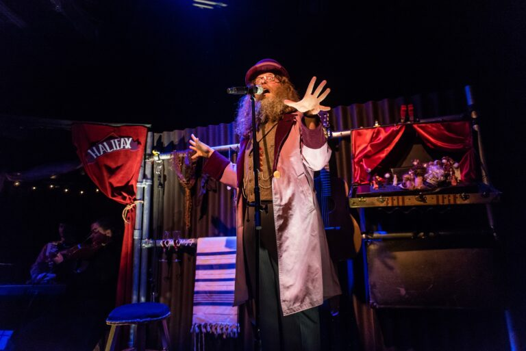 thespyinthestalls tweet media