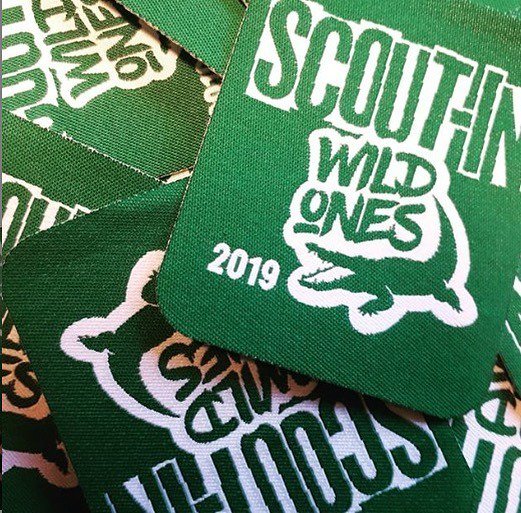 Goedemorgen! ☀️
Vergeet op je laatste dag bij Scout-In vooral niet om langs de <a href="/scoutshop_nl/">ScoutShop</a> te lopen! Hier haal je onder andere deze fancy badge, maar ook een hele hoop andere toffe dingen! 🤩🔥 #SI19 #ScoutIn19 #WildOnes #badge #scoutshop ift.tt/31J2yaj