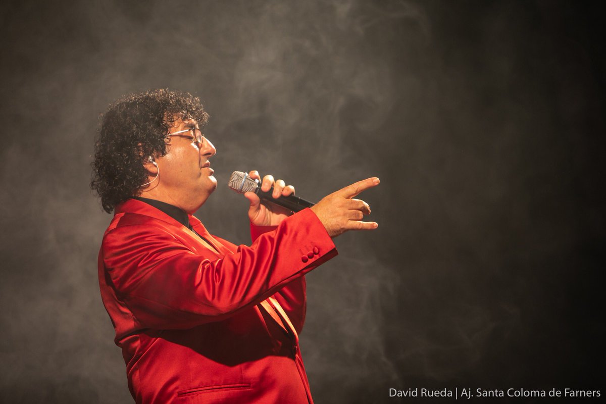 AjSCFarners's tweet photo. L'Orquestra Maribel i Strombers van omplir de bon rotllo i bona música el recinte de les #barraques de #FMSCF19 ahir a la nit. 🎤🥁🎤🌈🌈 I abans, ball amb l’Orquestra Montgrins 🕺🏻🕺🏻 al pavelló de la Nòria https://t.co/oYYIrczhes
