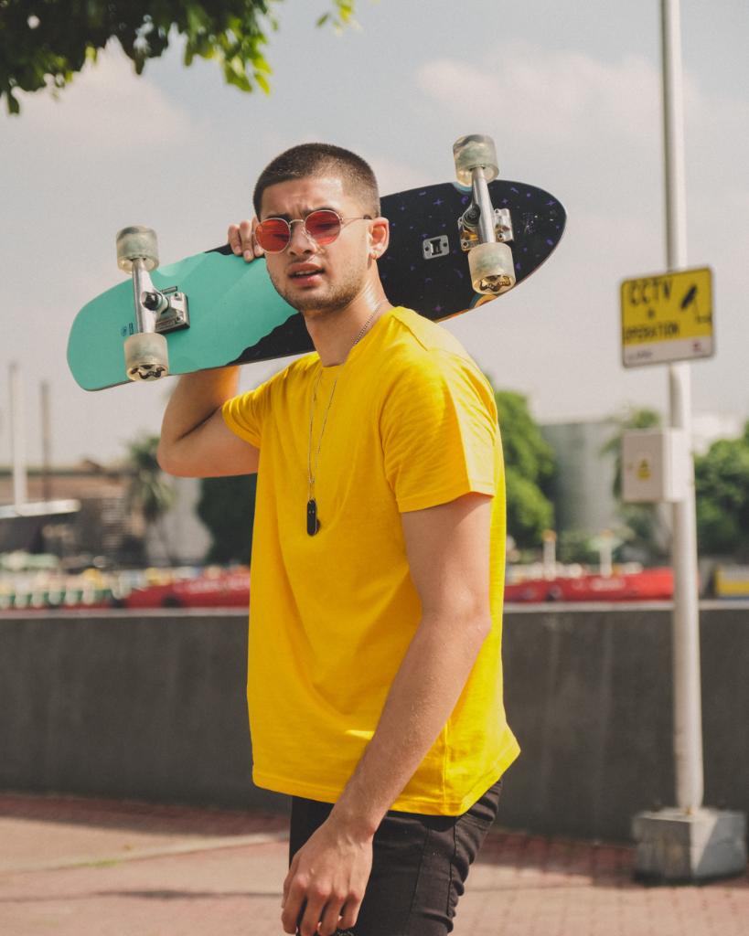 hmphilippines's tweet photo. Going outdoors? Join the KoKo Wave and get your basic t-shirt matched with the right accessories. #KobeForHM #HMStyleToPlay

Basic T-shirt at PHP 299
Eyeglasses at PHP 499 https://t.co/7PSBatZhNM