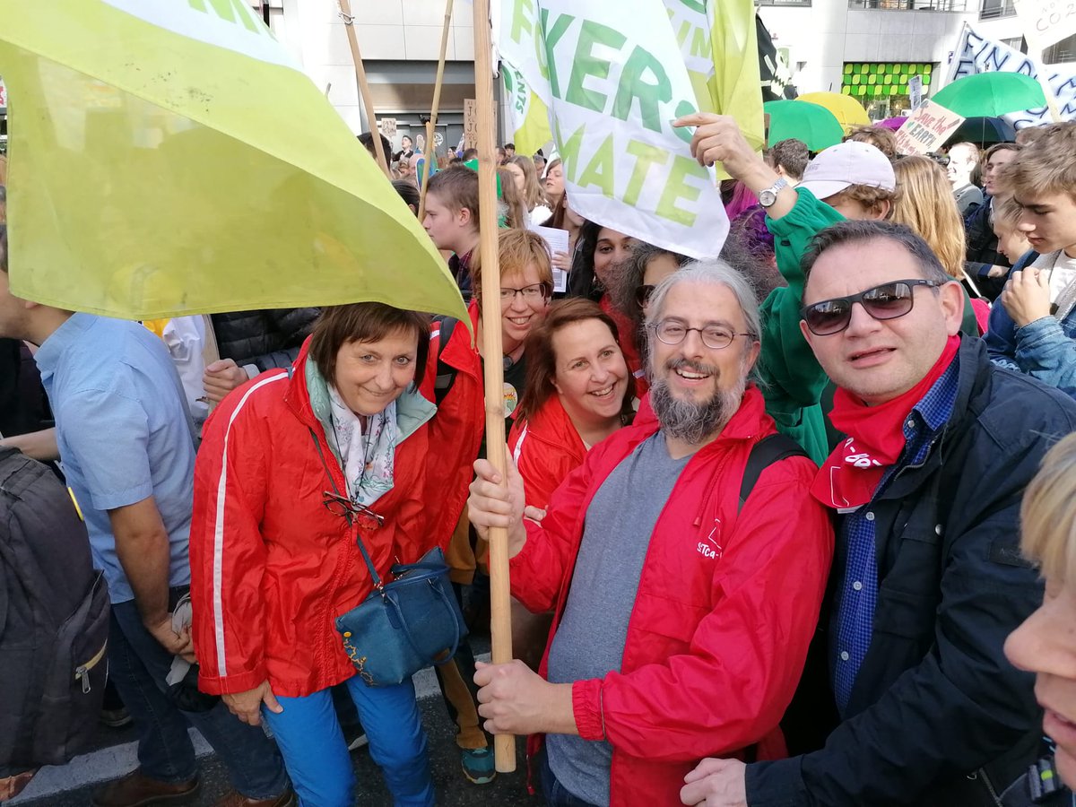 Workers4C_BE's tweet photo. Also @vakbondABVV @syndicatFGTB was present at #ClimateStrike in Belgium! Together for more #ClimateAmbition and a #JustTransition. Thank you! #SamenKanHetAnders
#youthforclimate @AnunaDe @adelaidecharli2 @ituc @UlensMira @VERTENUEIL @ABVV_CCopers https://t.co/HqrojkBygY